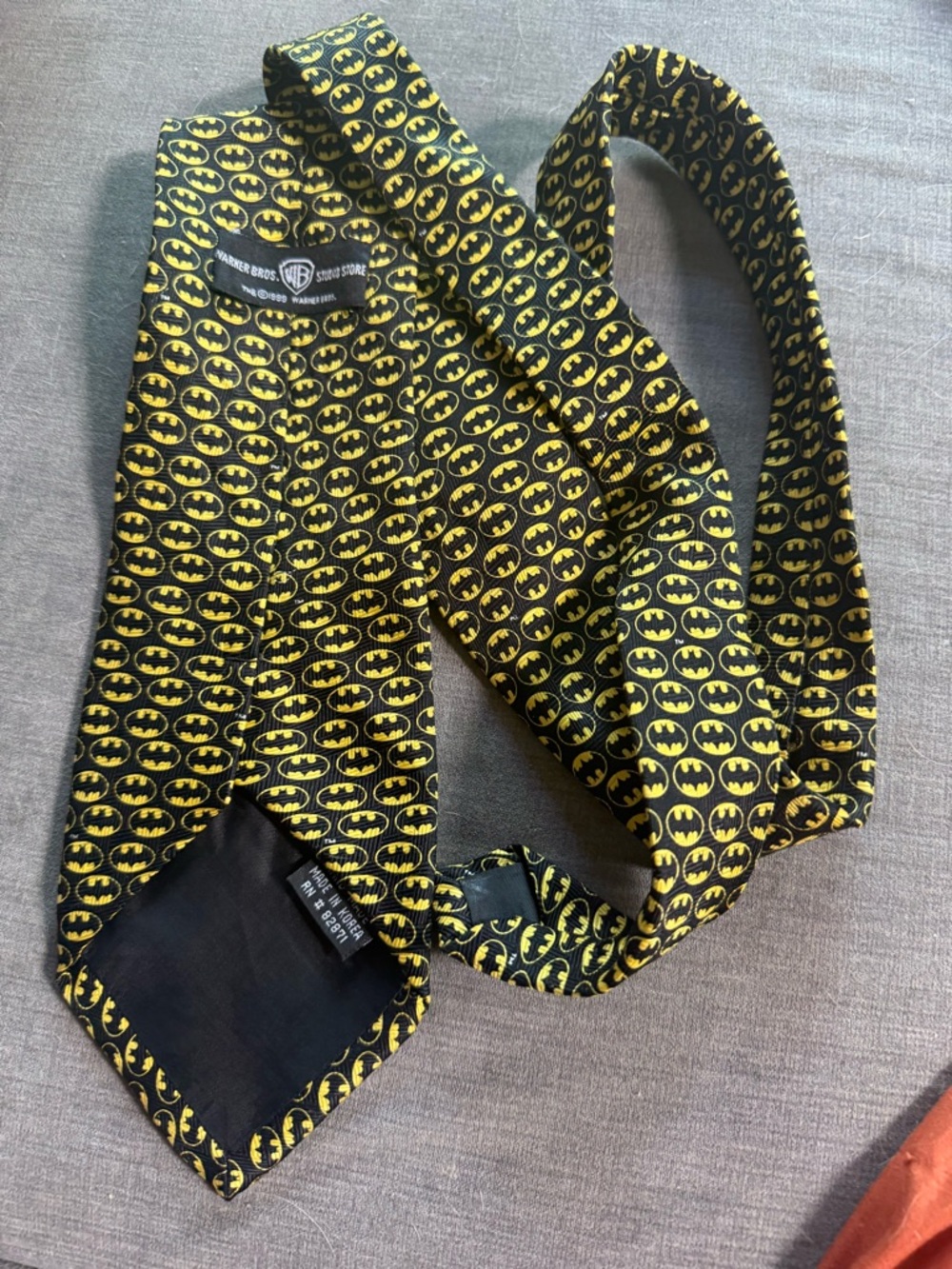 Vintage Warner Brothers Store Exclusive 100% silk BATMAN Logo Necktie - Picture 5 of 6